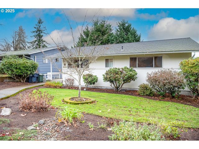 2545 CHARNELTON St, Eugene, OR 97405