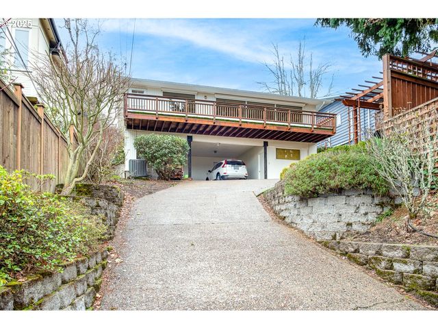 2545 CHARNELTON St, Eugene, OR 97405