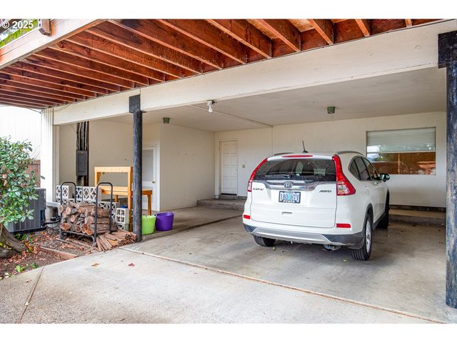 2545 CHARNELTON St, Eugene, OR 97405