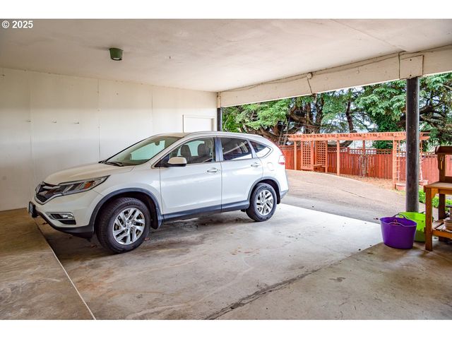 2545 CHARNELTON St, Eugene, OR 97405