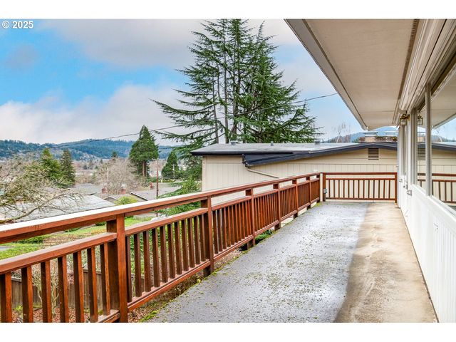 2545 CHARNELTON St, Eugene, OR 97405