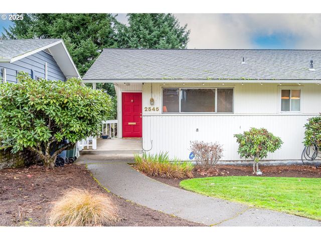 2545 CHARNELTON St, Eugene, OR 97405