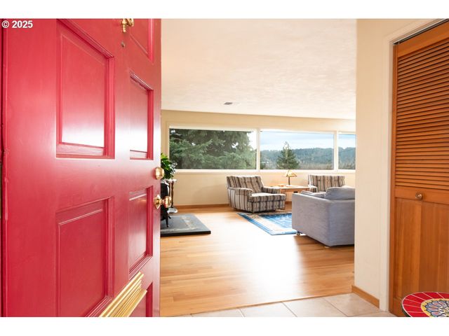 2545 CHARNELTON St, Eugene, OR 97405