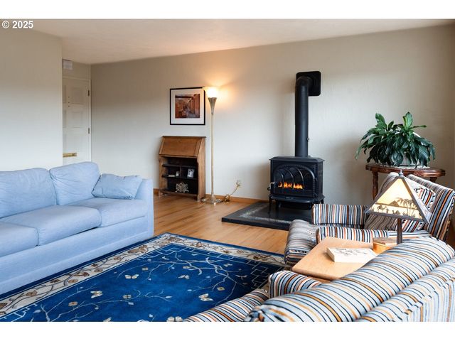 2545 CHARNELTON St, Eugene, OR 97405