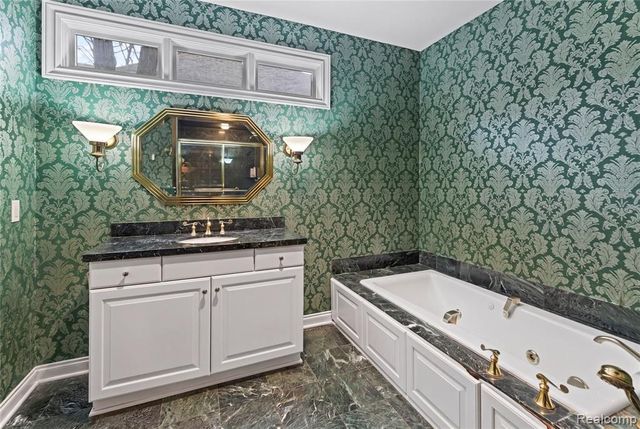 1 Cumberlane Court, Dearborn, MI 48126