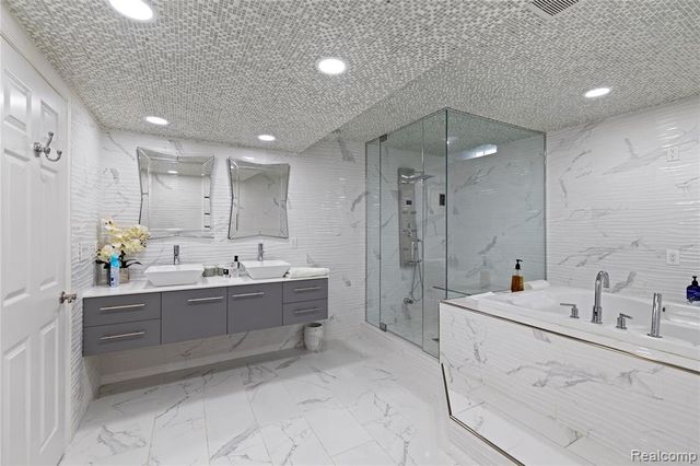 1 Cumberlane Court, Dearborn, MI 48126