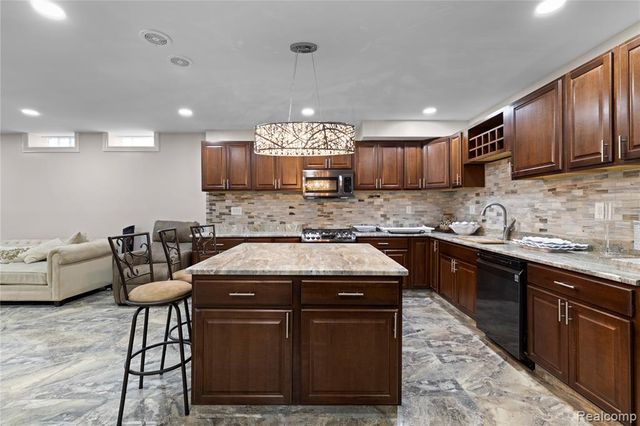 1 Cumberlane Court, Dearborn, MI 48126