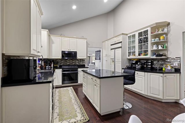1 Cumberlane Court, Dearborn, MI 48126