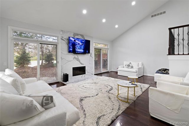 1 Cumberlane Court, Dearborn, MI 48126