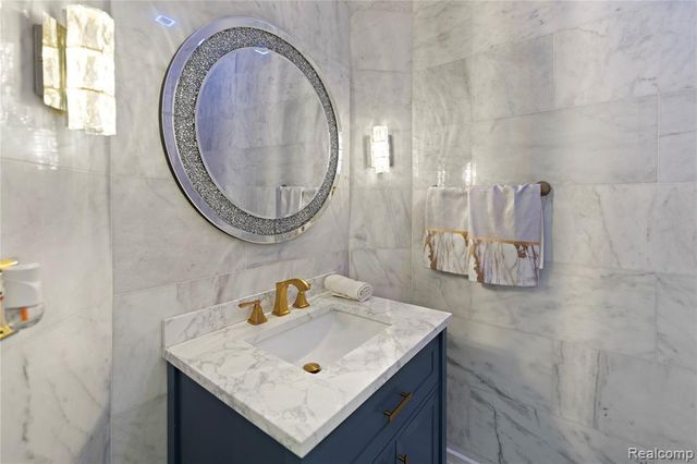 1 Cumberlane Court, Dearborn, MI 48126