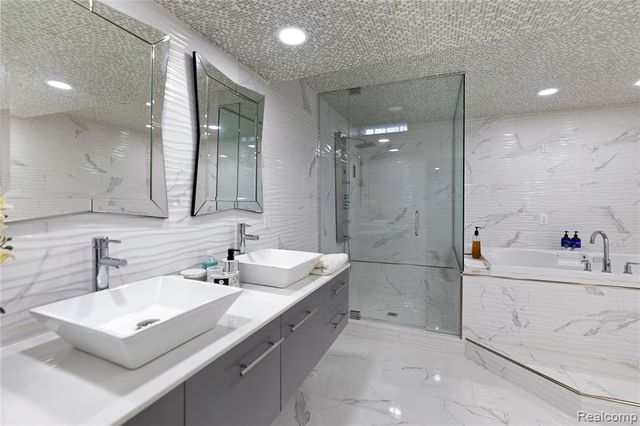 1 Cumberlane Court, Dearborn, MI 48126