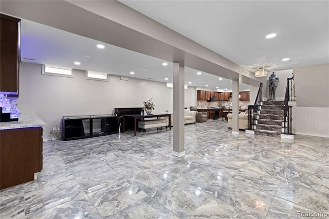 1 Cumberlane Court, Dearborn, MI 48126