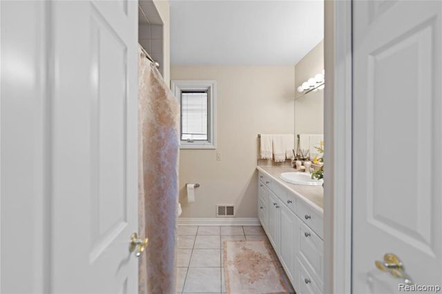 1 Cumberlane Court, Dearborn, MI 48126