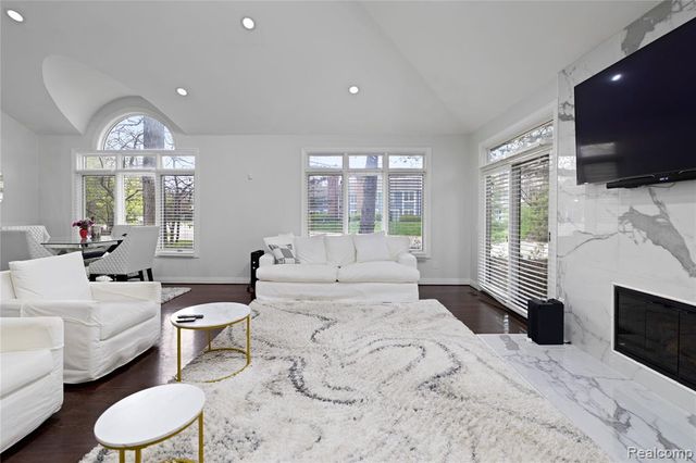 1 Cumberlane Court, Dearborn, MI 48126