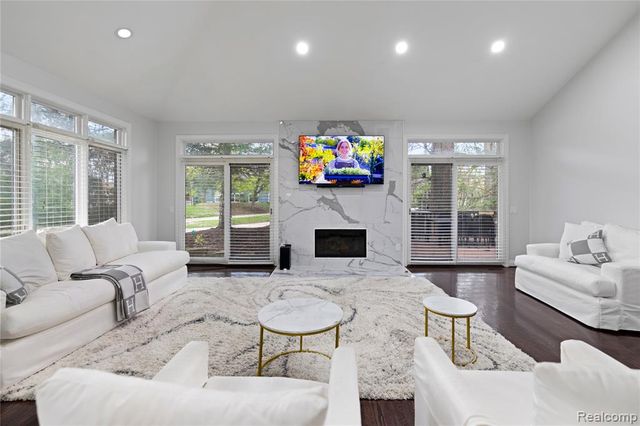 1 Cumberlane Court, Dearborn, MI 48126
