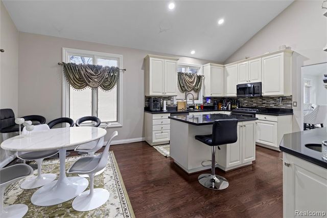 1 Cumberlane Court, Dearborn, MI 48126