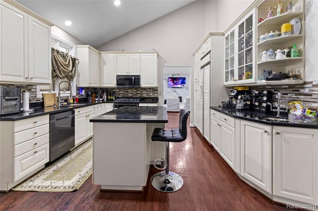 1 Cumberlane Court, Dearborn, MI 48126