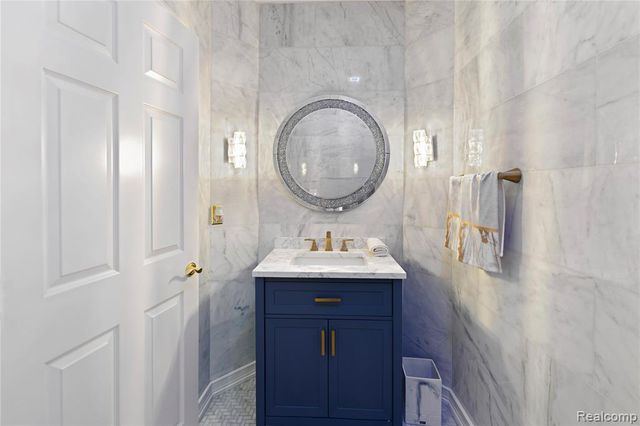1 Cumberlane Court, Dearborn, MI 48126