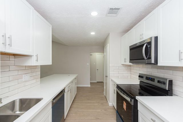 16911 Bougainvilla Lane, Friendswood, TX 77546