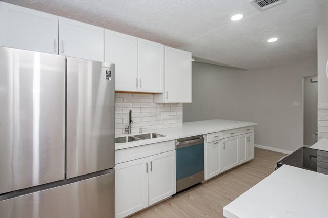 16911 Bougainvilla Lane, Friendswood, TX 77546