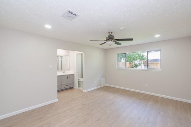 16911 Bougainvilla Lane, Friendswood, TX 77546