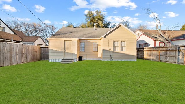 213 12th Avenue N, Texas City, TX 77590