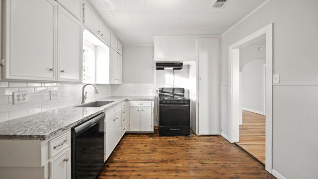 213 12th Avenue N, Texas City, TX 77590