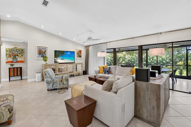 6928 Villas Drive W, Boca Raton, FL 33433