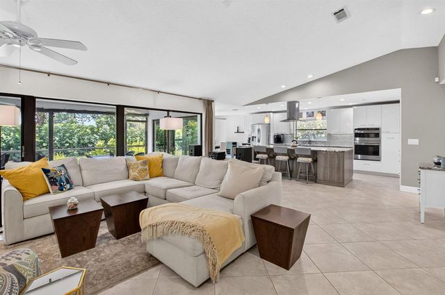 6928 Villas Drive W, Boca Raton, FL 33433