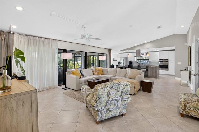 6928 Villas Drive W, Boca Raton, FL 33433