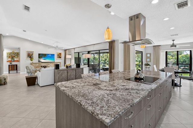 6928 Villas Drive W, Boca Raton, FL 33433