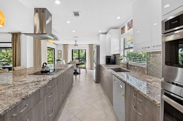 6928 Villas Drive W, Boca Raton, FL 33433
