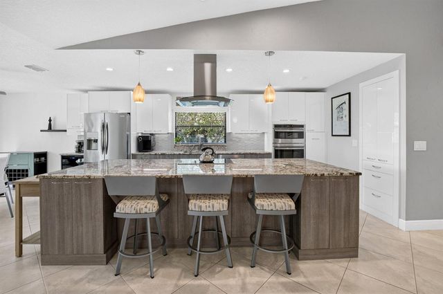 6928 Villas Drive W, Boca Raton, FL 33433