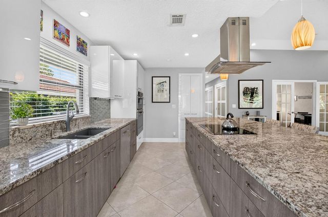 6928 Villas Drive W, Boca Raton, FL 33433