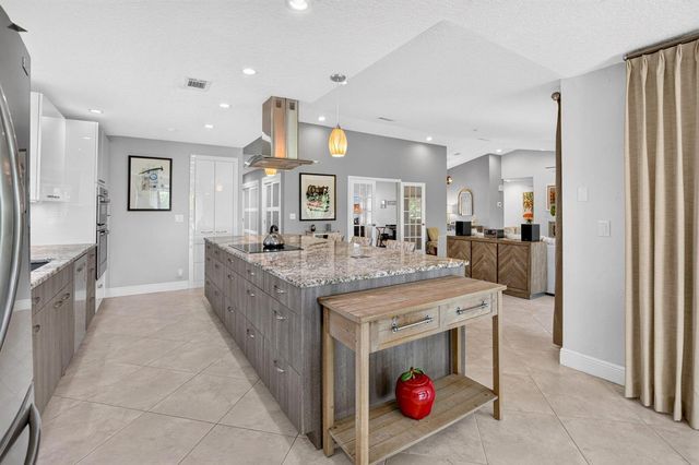 6928 Villas Drive W, Boca Raton, FL 33433
