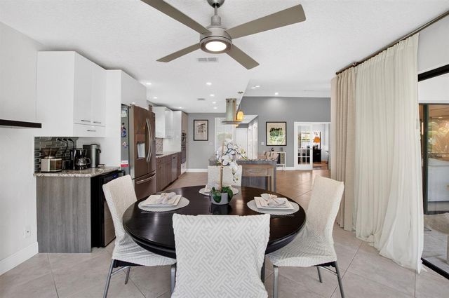 6928 Villas Drive W, Boca Raton, FL 33433