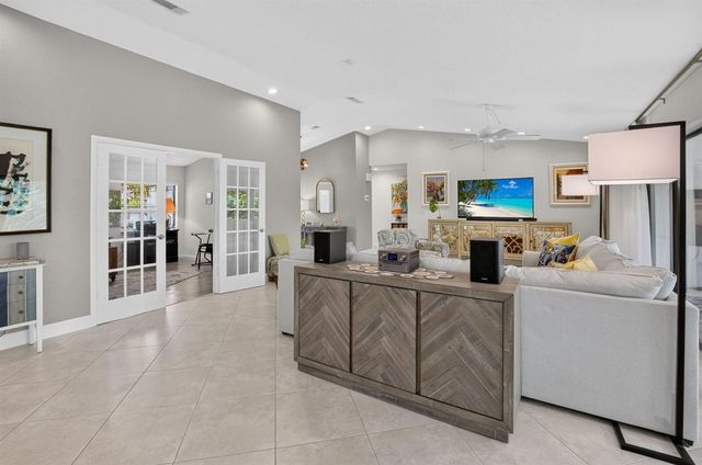 6928 Villas Drive W, Boca Raton, FL 33433