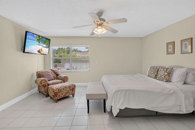 6928 Villas Drive W, Boca Raton, FL 33433