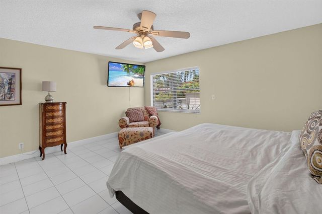 6928 Villas Drive W, Boca Raton, FL 33433