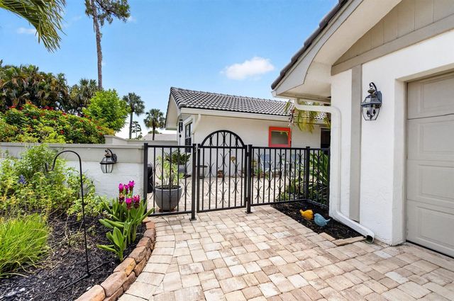 6928 Villas Drive W, Boca Raton, FL 33433