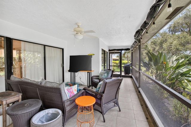 6928 Villas Drive W, Boca Raton, FL 33433
