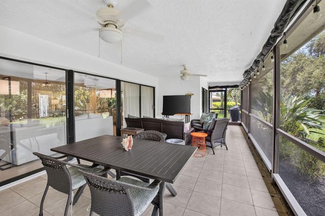 6928 Villas Drive W, Boca Raton, FL 33433