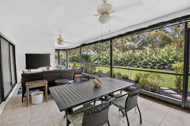 6928 Villas Drive W, Boca Raton, FL 33433