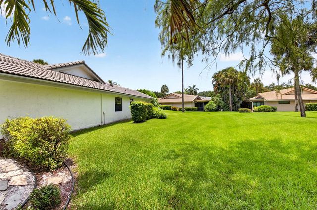 6928 Villas Drive W, Boca Raton, FL 33433