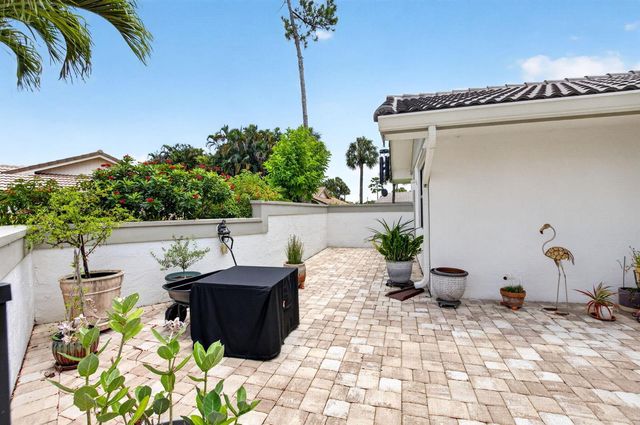 6928 Villas Drive W, Boca Raton, FL 33433
