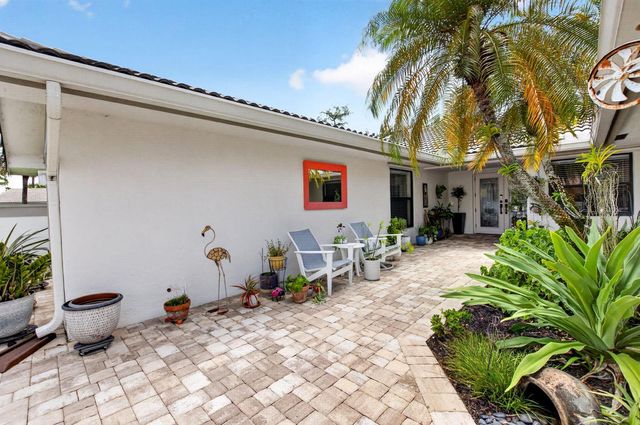 6928 Villas Drive W, Boca Raton, FL 33433