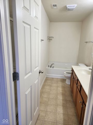 6698 W Deer Hill Drive, Mccordsville, IN 46055