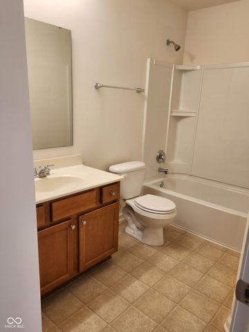 6698 W Deer Hill Drive, Mccordsville, IN 46055