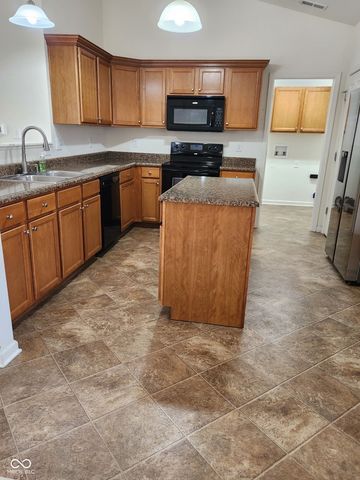 6698 W Deer Hill Drive, Mccordsville, IN 46055