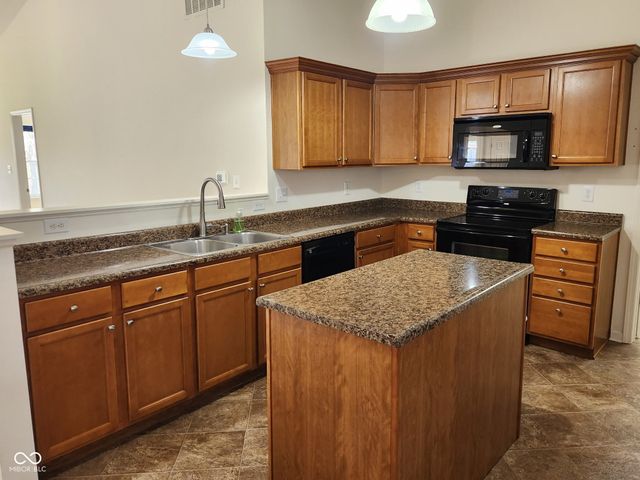 6698 W Deer Hill Drive, Mccordsville, IN 46055